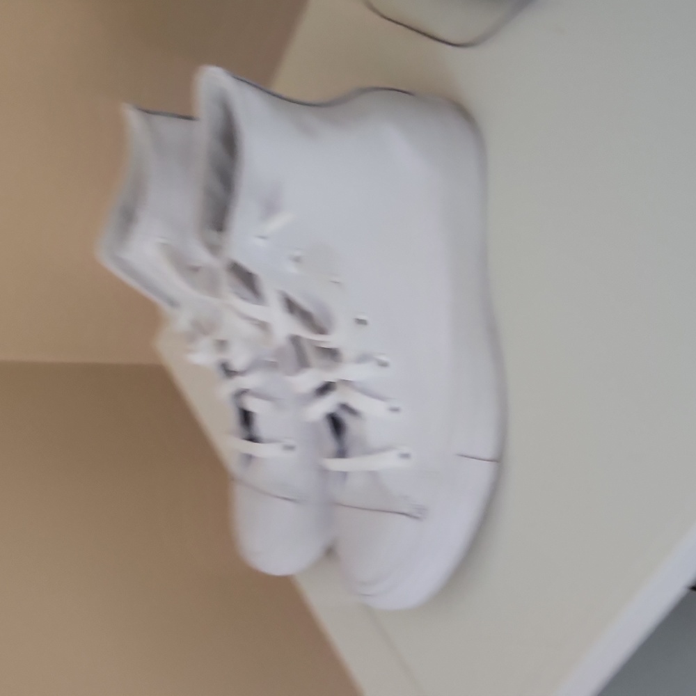 Converse - Picture 3 of 4